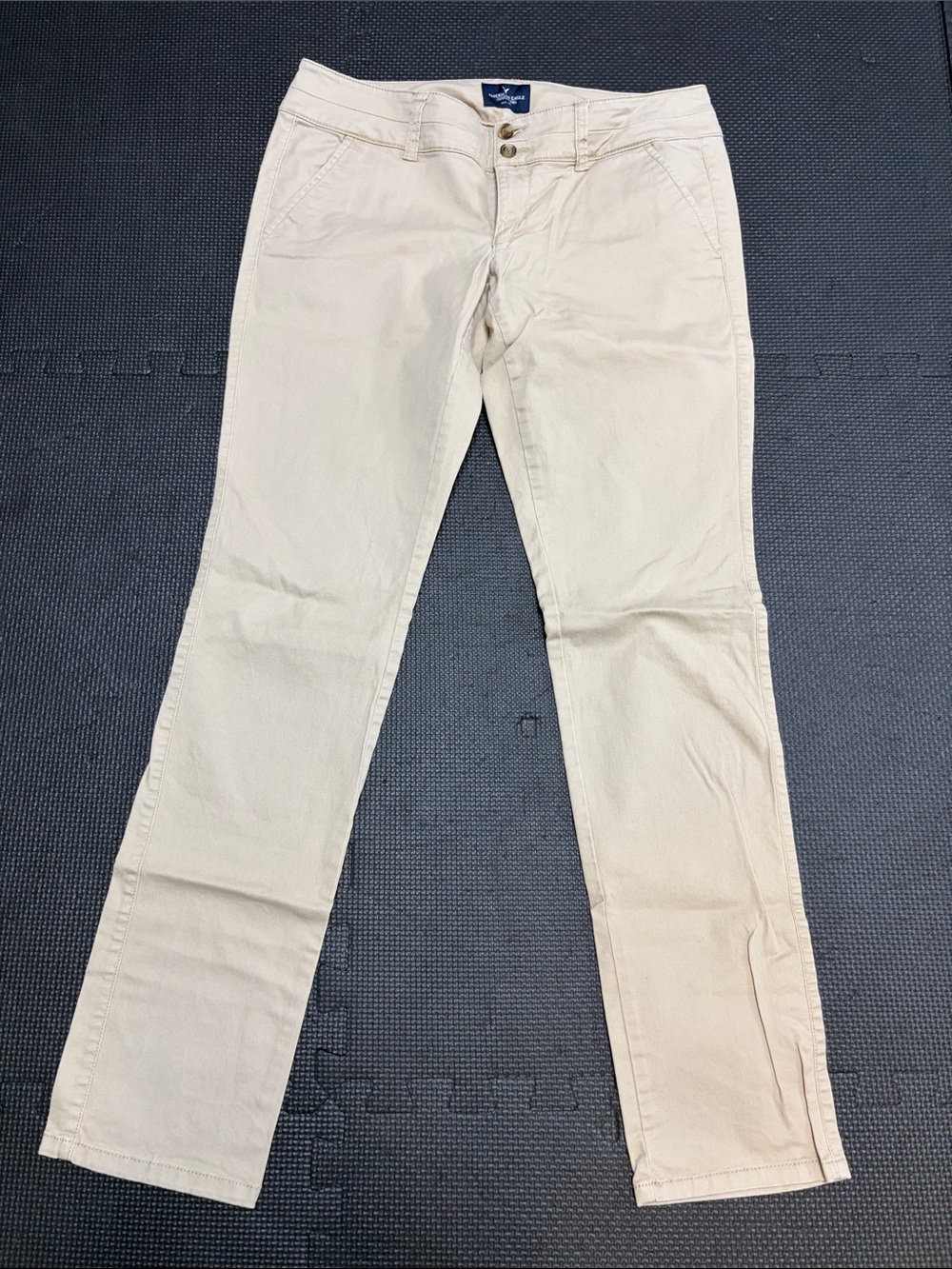 American Eagle Outfitters Cream Skinny khakis
